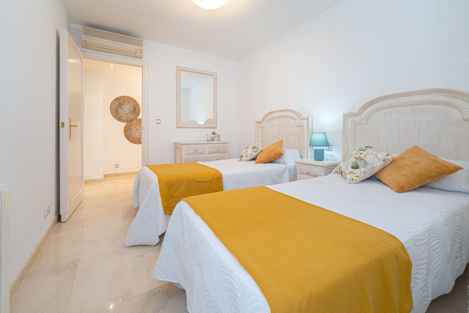 4 bedroom Penthouse for sale in Benidorm with pool - € 1,150,000 (Ref: 8826152)