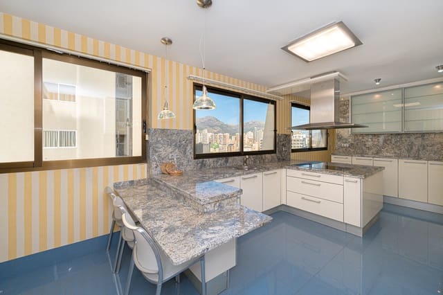 4 soverom Penthouse til salgs i Benidorm med svømmebasseng - € 1 150 000 (Ref: 8826152)