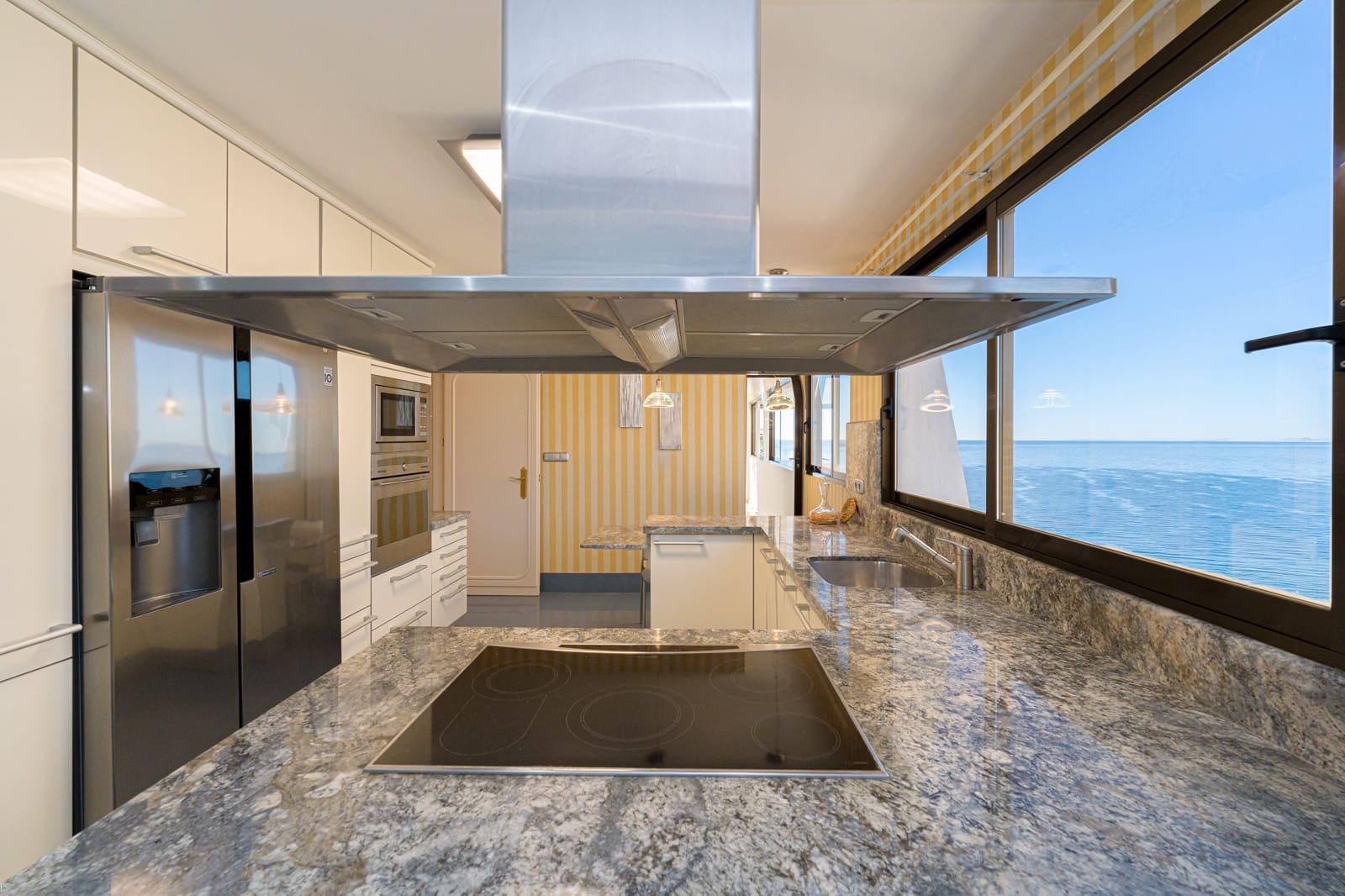 4 bedroom Penthouse for sale in Benidorm with pool - € 1,150,000 (Ref: 8826152)