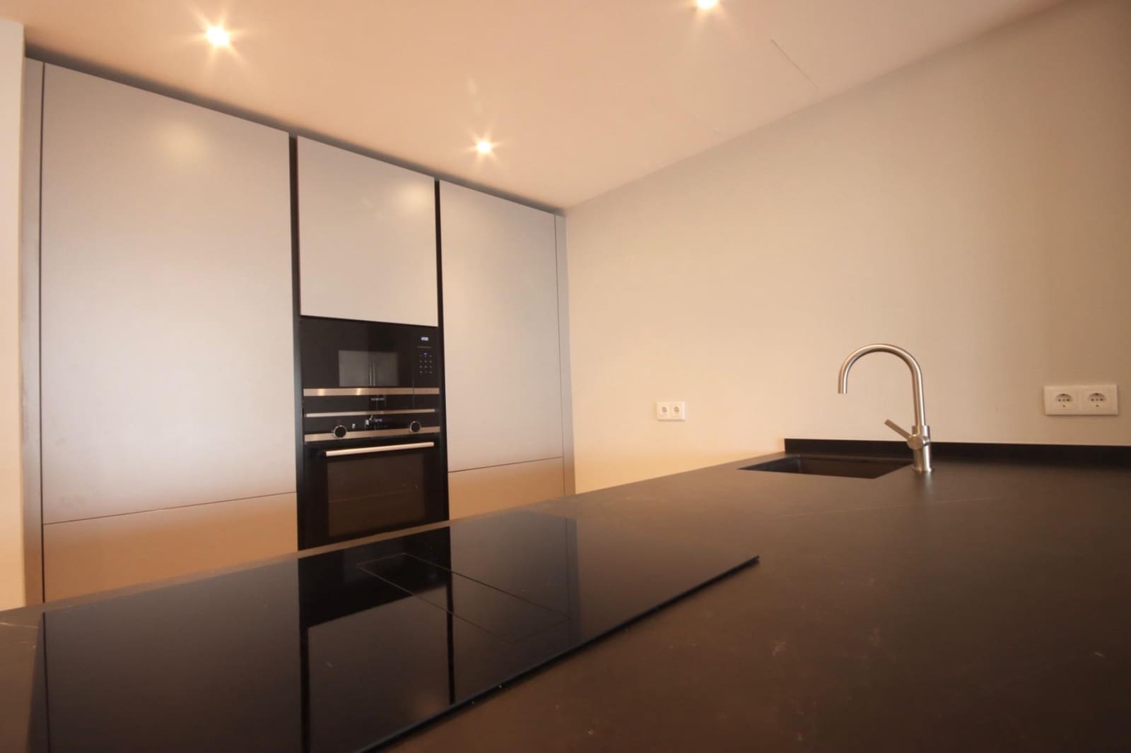 2 bedroom Apartment for sale in Palma de Mallorca with garage - € 775,000 (Ref: 8671948)