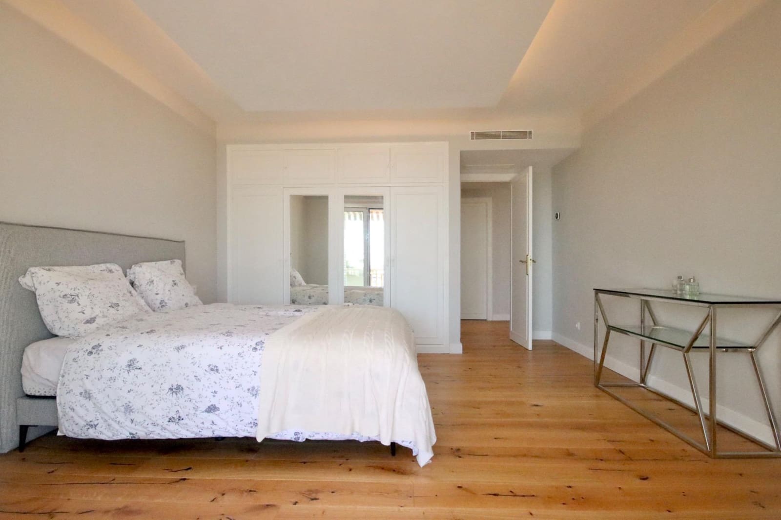 2 bedroom Apartment for sale in Palma de Mallorca with garage - € 775,000 (Ref: 8671948)
