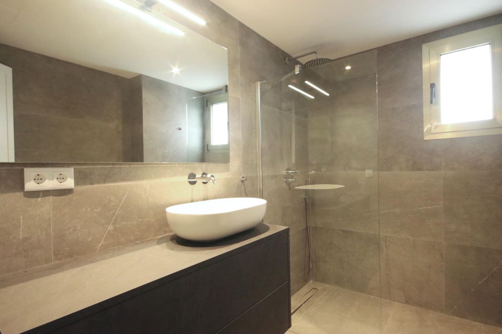 2 bedroom Apartment for sale in Palma de Mallorca with garage - € 775,000 (Ref: 8671948)