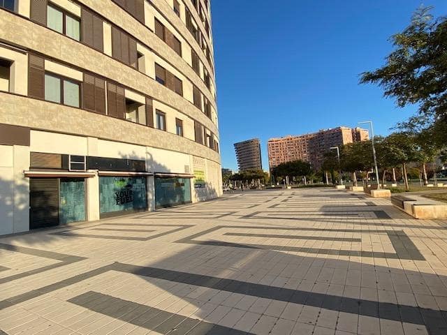 Kommersiell til salgs i Málaga by - € 930 000 (Ref: 8884388)