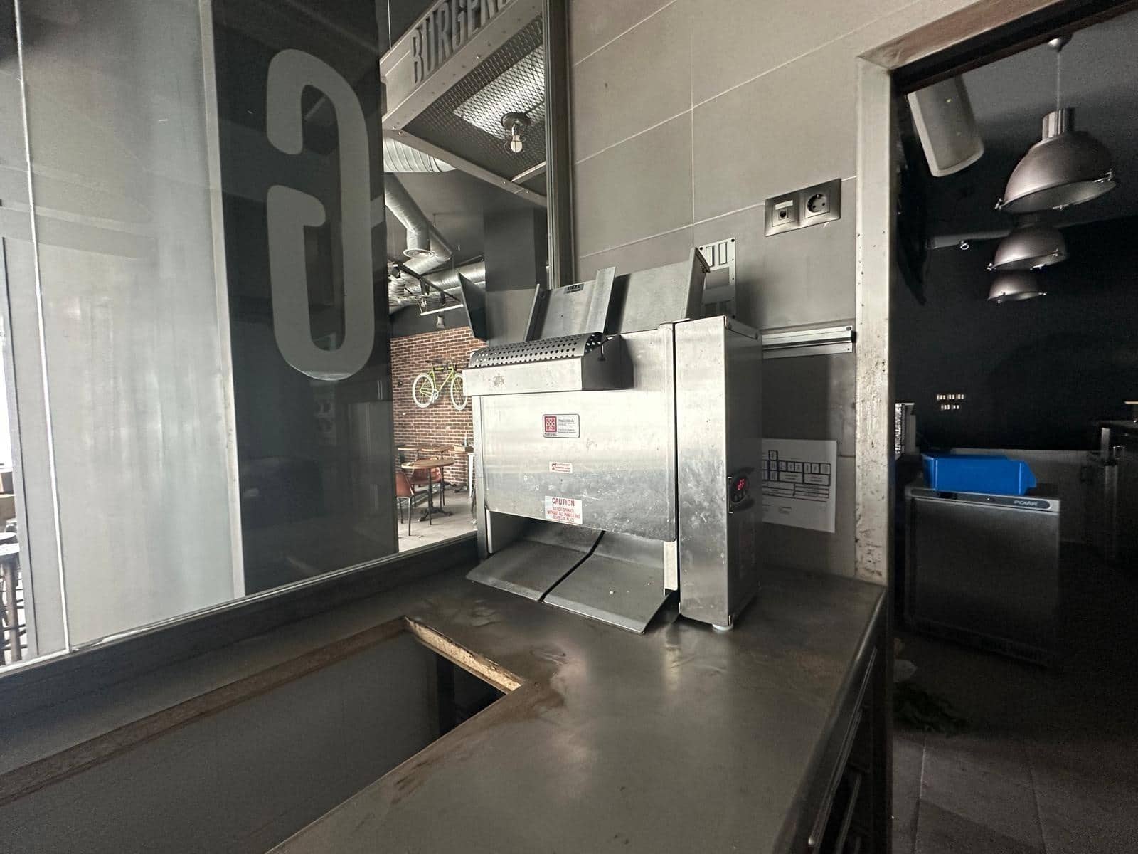 Kommersiell til salgs i Malaga by - € 930 000 (Ref: 8884388)