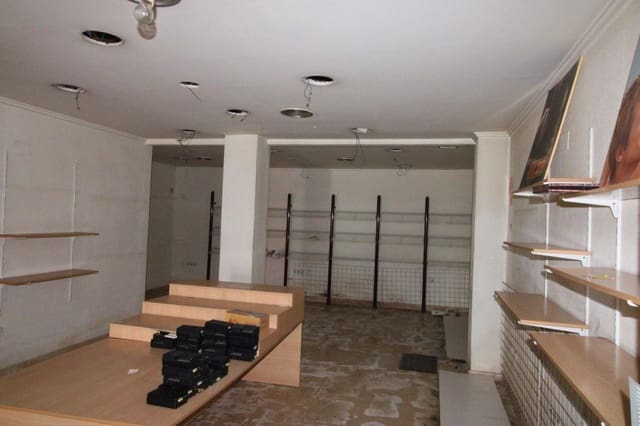 Commerciale in vendita in Oliva - 61.500 € (Rif: 9159470)