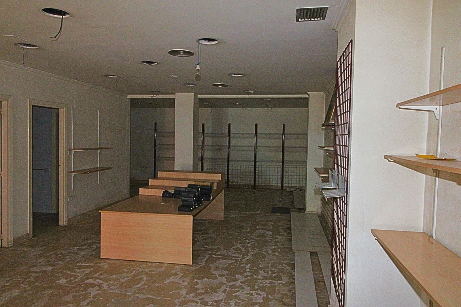 Erhverv til salg i Oliva - € 61.500 (Ref: 9159470)