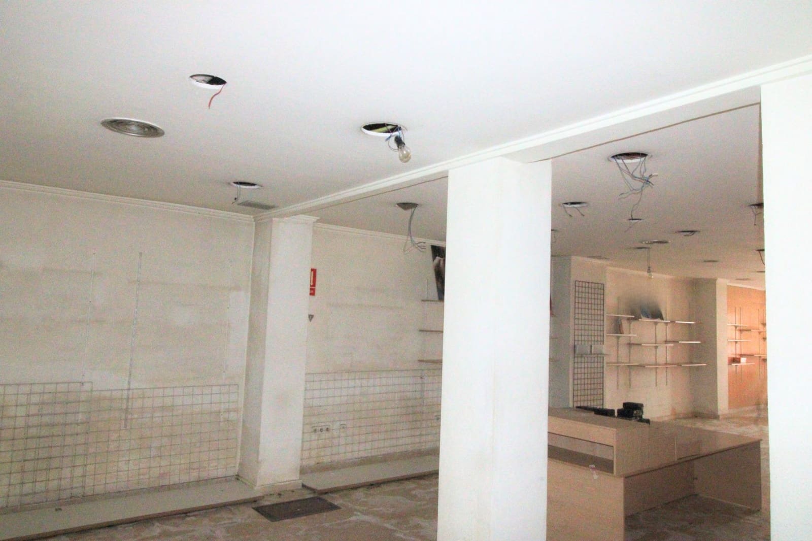 Erhverv til salg i Oliva - € 61.500 (Ref: 9159470)