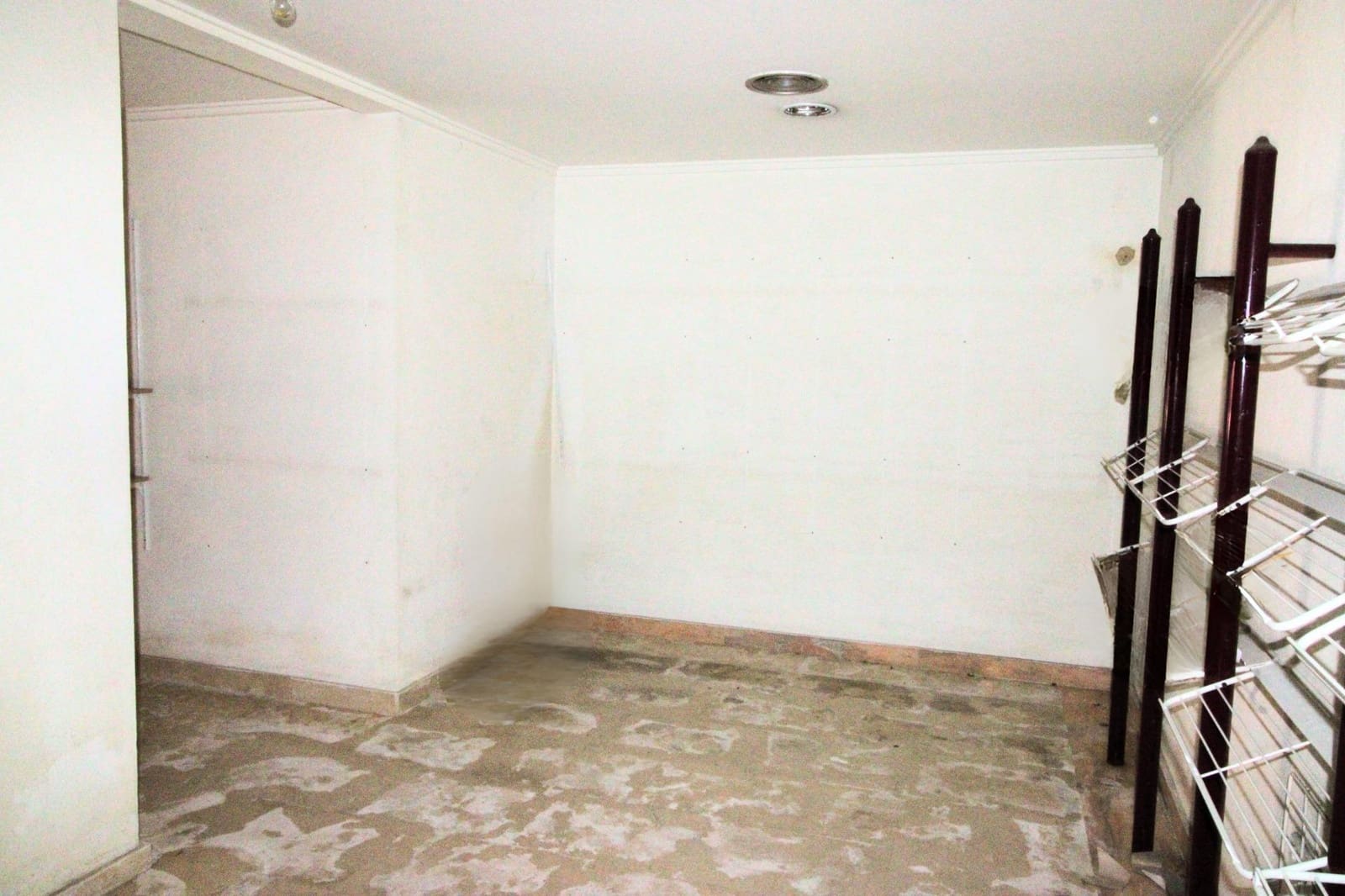 Erhverv til salg i Oliva - € 61.500 (Ref: 9159470)