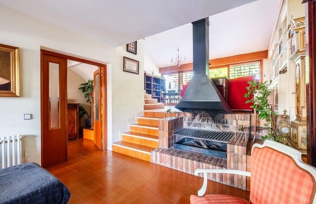 6 bedroom Villa for sale in El Escorial with pool garage - € 776,000 (Ref: 9334995)