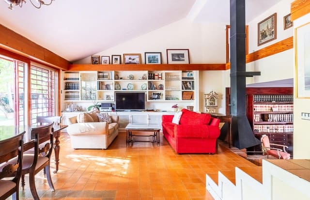 6 bedroom Villa for sale in El Escorial with pool garage - € 776,000 (Ref: 9334995)