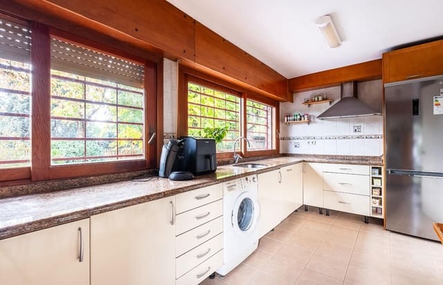 6 bedroom Villa for sale in El Escorial with pool garage - € 776,000 (Ref: 9334995)