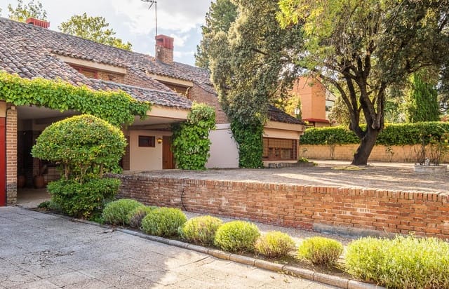 6 bedroom Villa for sale in El Escorial with pool garage - € 776,000 (Ref: 9334995)