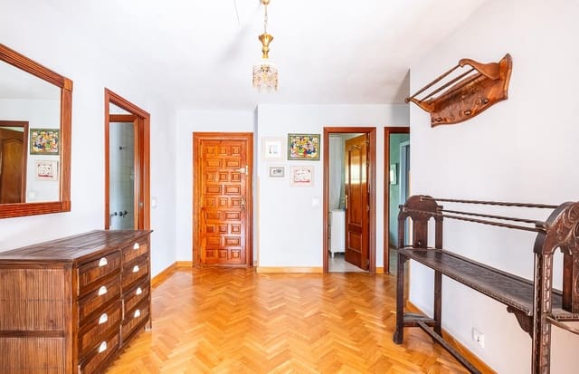 4 bedroom Villa for sale in Las Rozas de Madrid with pool garage - € 950,000 (Ref: 9374131)