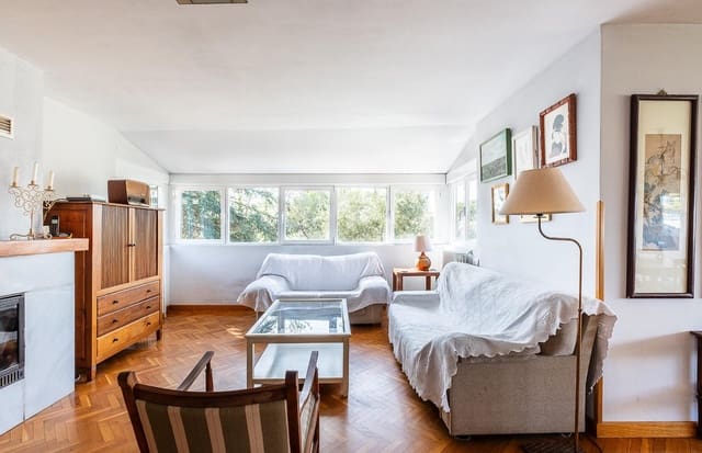 4 bedroom Villa for sale in Las Rozas de Madrid with pool garage - € 950,000 (Ref: 9374131)