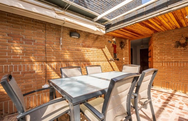 4 bedroom Villa for sale in Las Rozas de Madrid with pool garage - € 950,000 (Ref: 9374131)