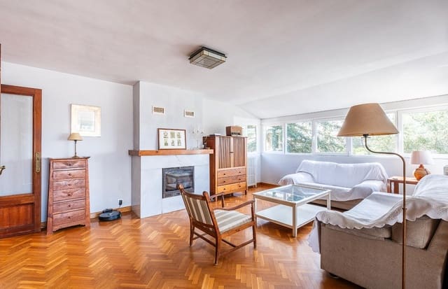 4 bedroom Villa for sale in Las Rozas de Madrid with pool garage - € 950,000 (Ref: 9374131)