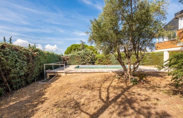 4 bedroom Villa for sale in Las Rozas de Madrid with pool garage - € 950,000 (Ref: 9374131)