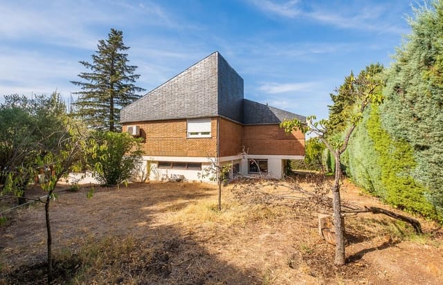 4 bedroom Villa for sale in Las Rozas de Madrid with pool garage - € 950,000 (Ref: 9374131)