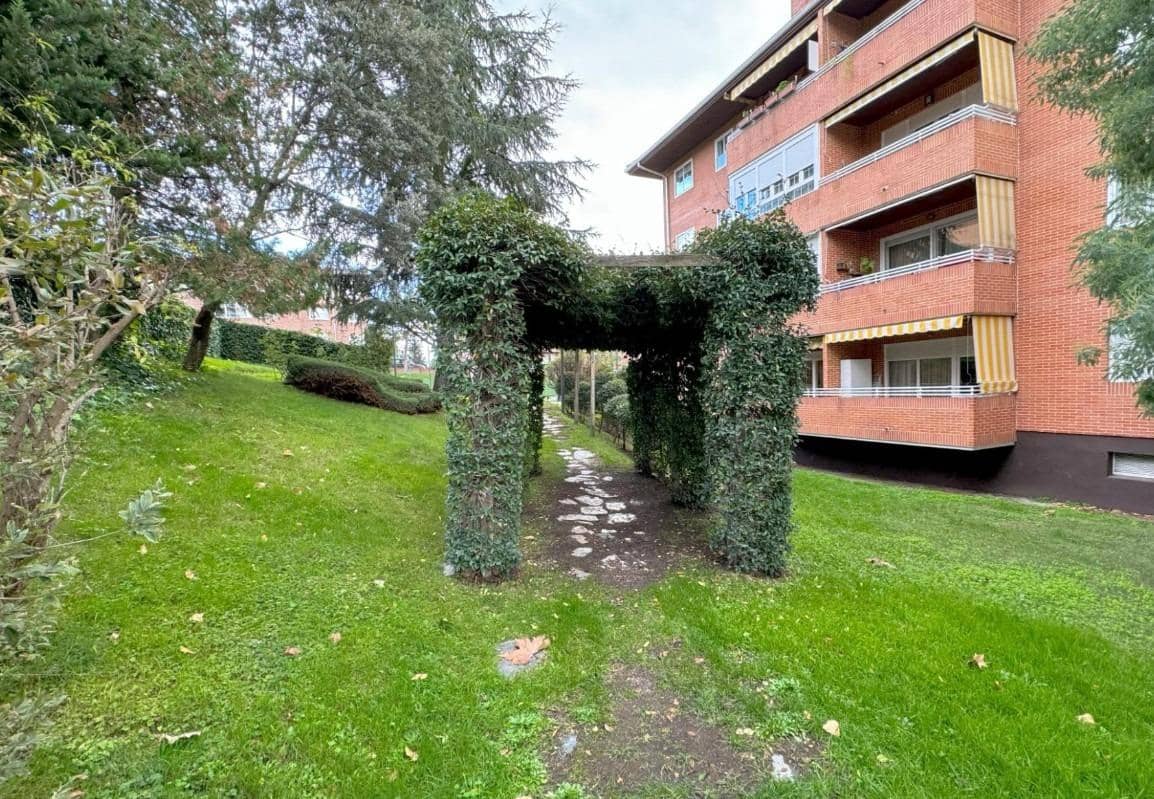 2 bedroom Flat for sale in Collado Villalba with pool - € 285,000 (Ref: 9390899)
