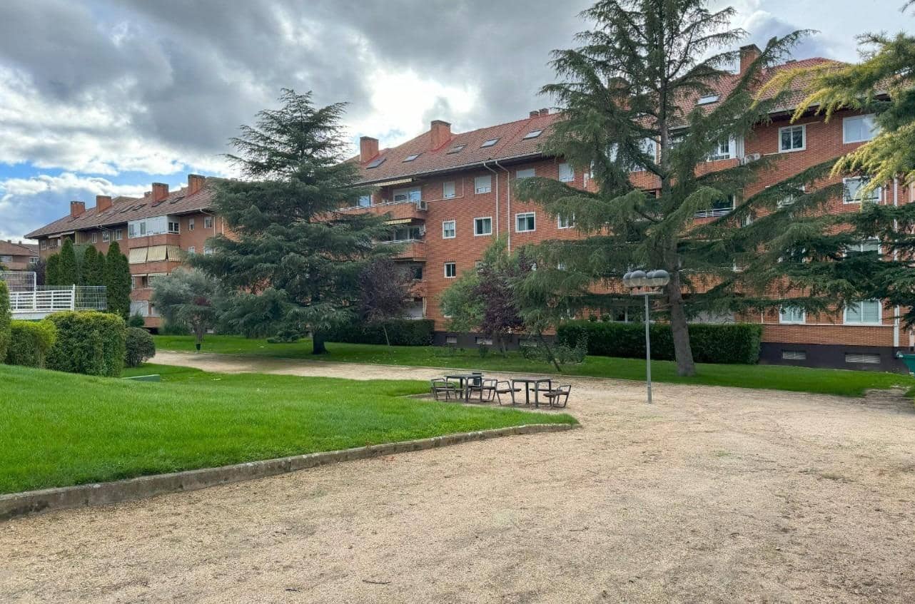 2 bedroom Flat for sale in Collado Villalba with pool - € 285,000 (Ref: 9390899)