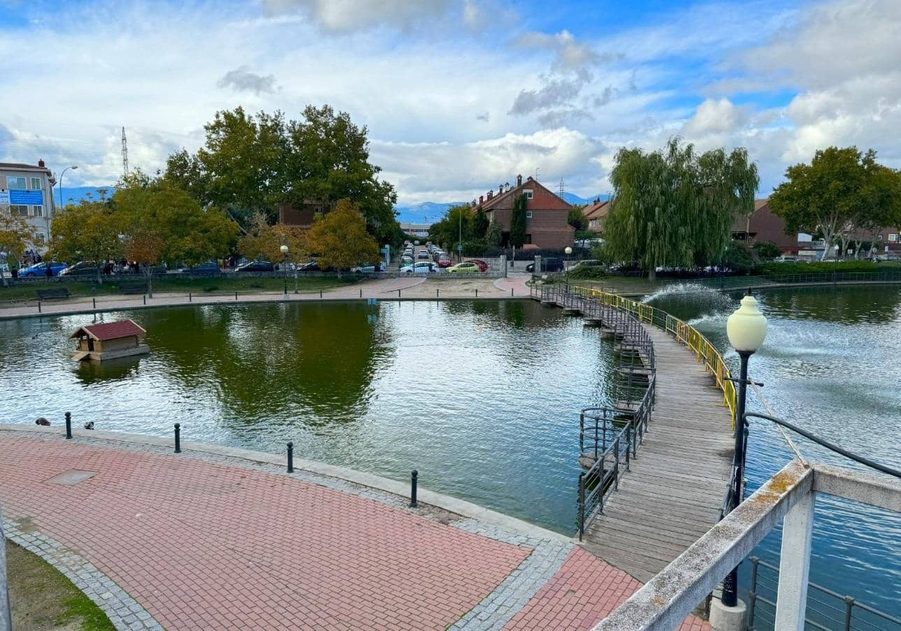 2 bedroom Flat for sale in Collado Villalba with pool - € 285,000 (Ref: 9390899)