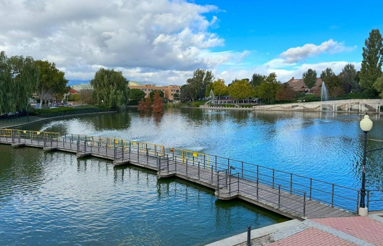 2 bedroom Flat for sale in Collado Villalba with pool - € 285,000 (Ref: 9390899)