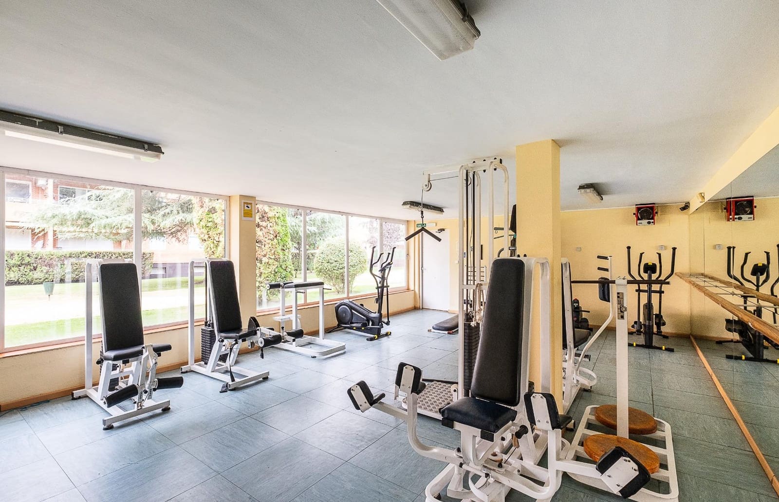 2 bedroom Flat for sale in Collado Villalba with pool - € 285,000 (Ref: 9390899)