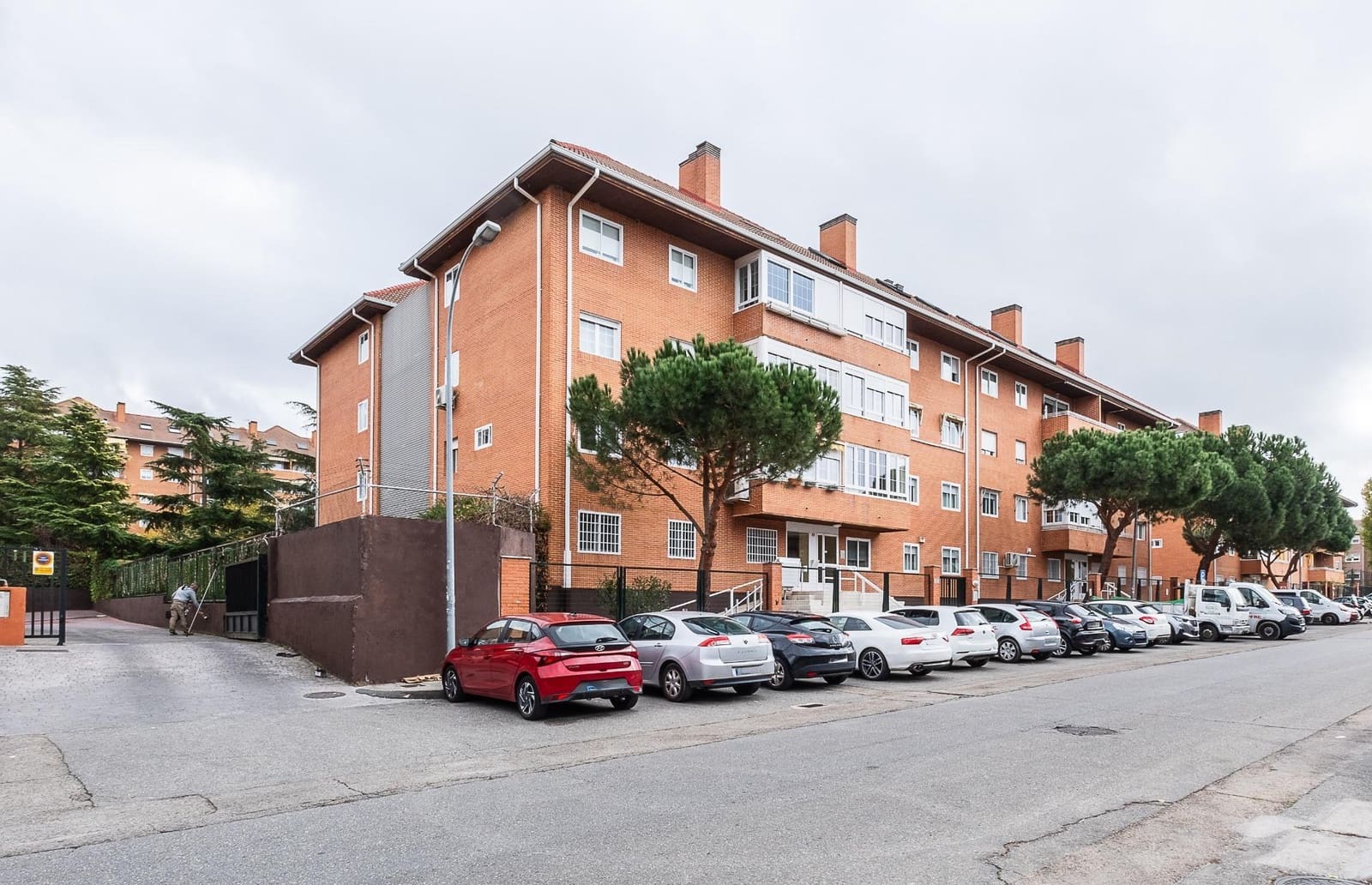 2 bedroom Flat for sale in Collado Villalba with pool - € 285,000 (Ref: 9390899)