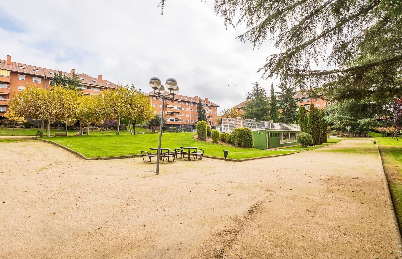 2 bedroom Flat for sale in Collado Villalba with pool - € 285,000 (Ref: 9390899)