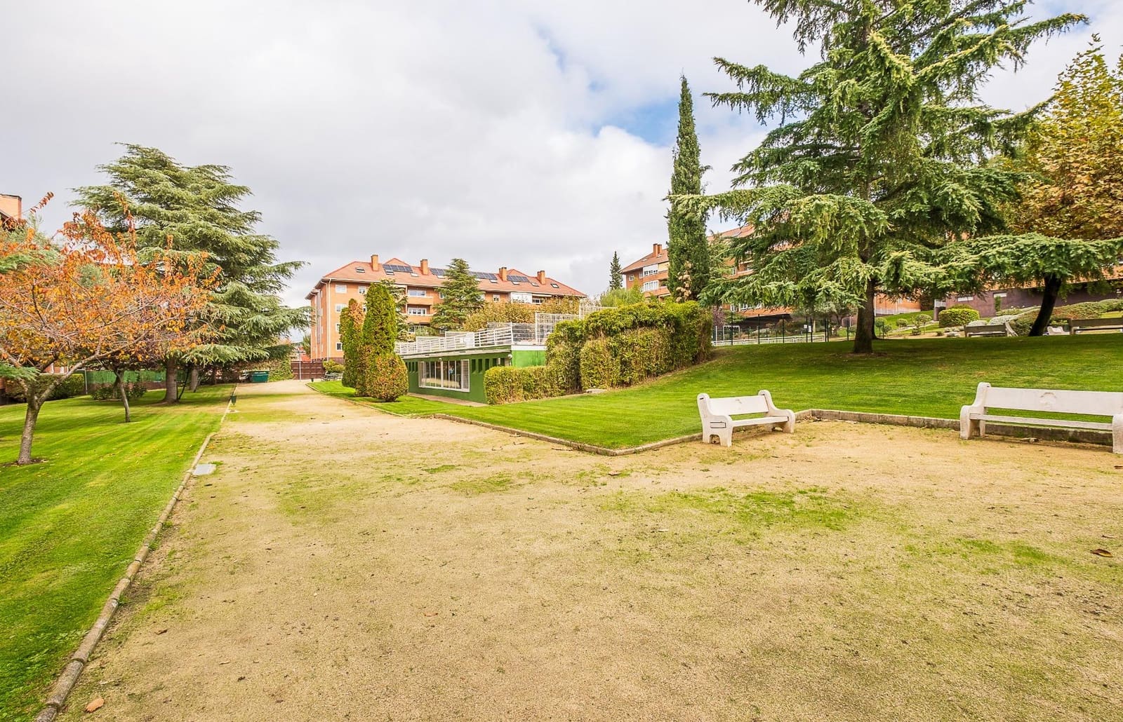 2 bedroom Flat for sale in Collado Villalba with pool - € 285,000 (Ref: 9390899)