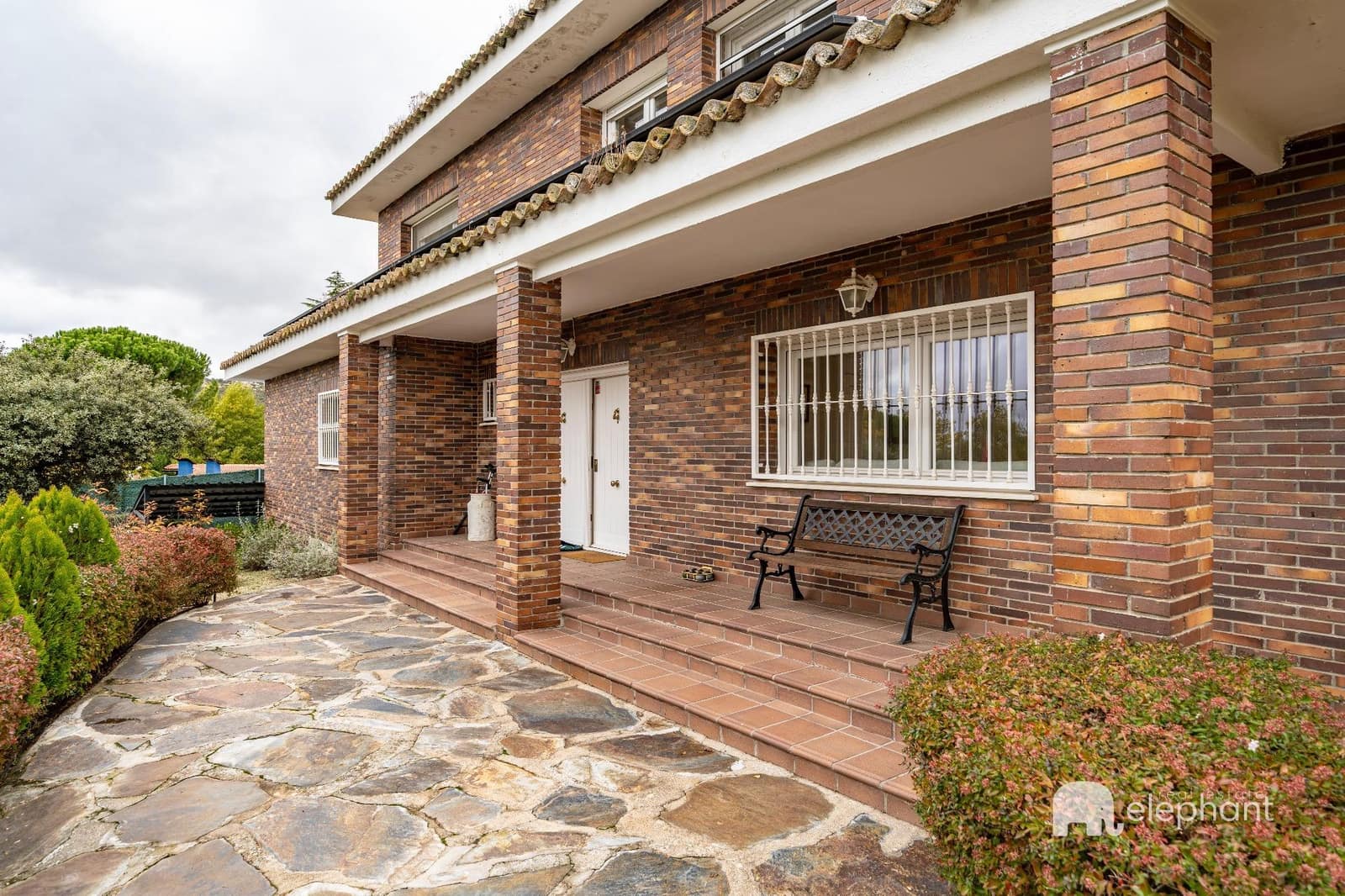 6 bedroom Villa for sale in Torrelodones with pool - € 1,127,000 (Ref: 9419789)