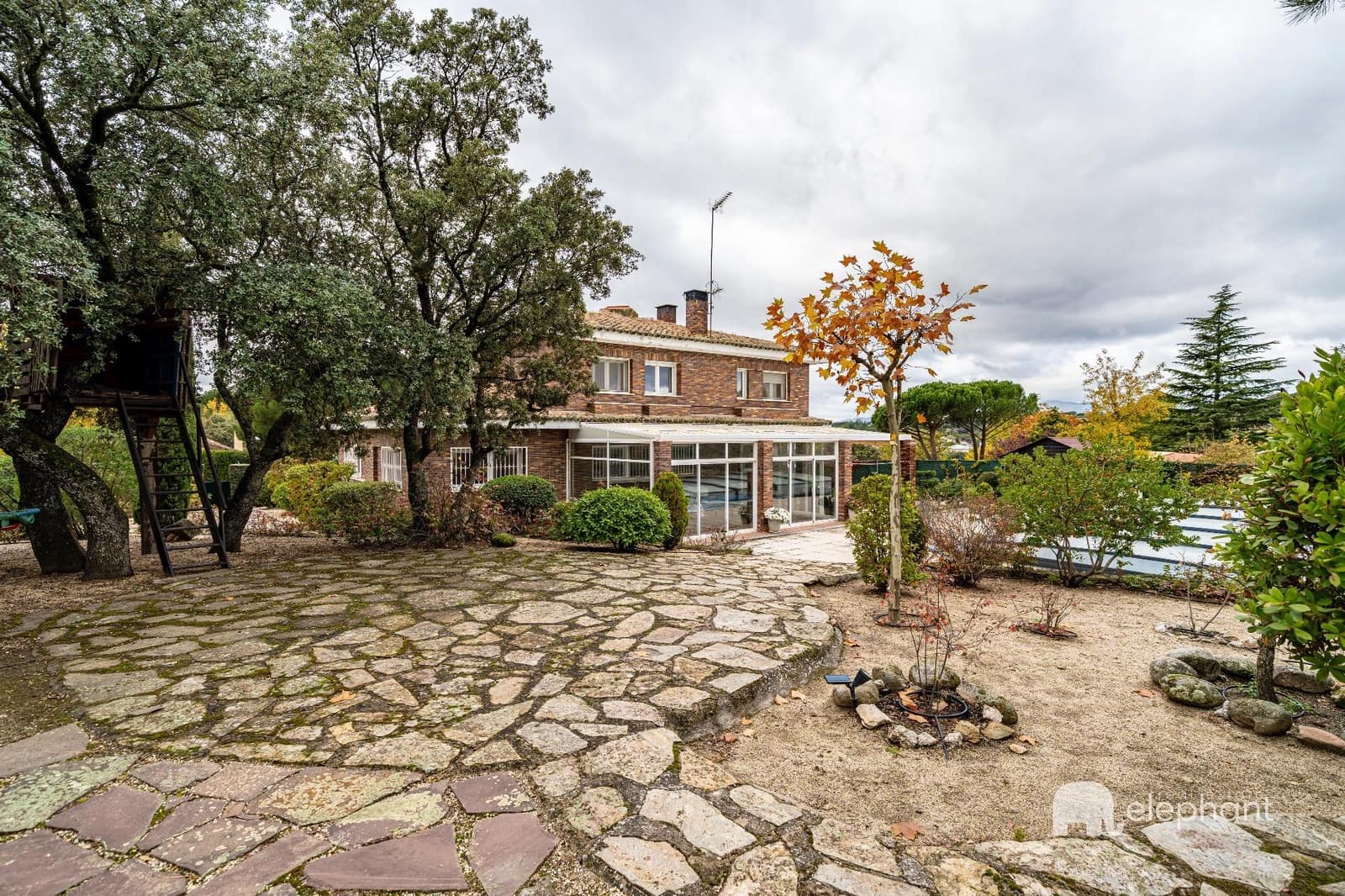 6 bedroom Villa for sale in Torrelodones with pool - € 1,127,000 (Ref: 9419789)