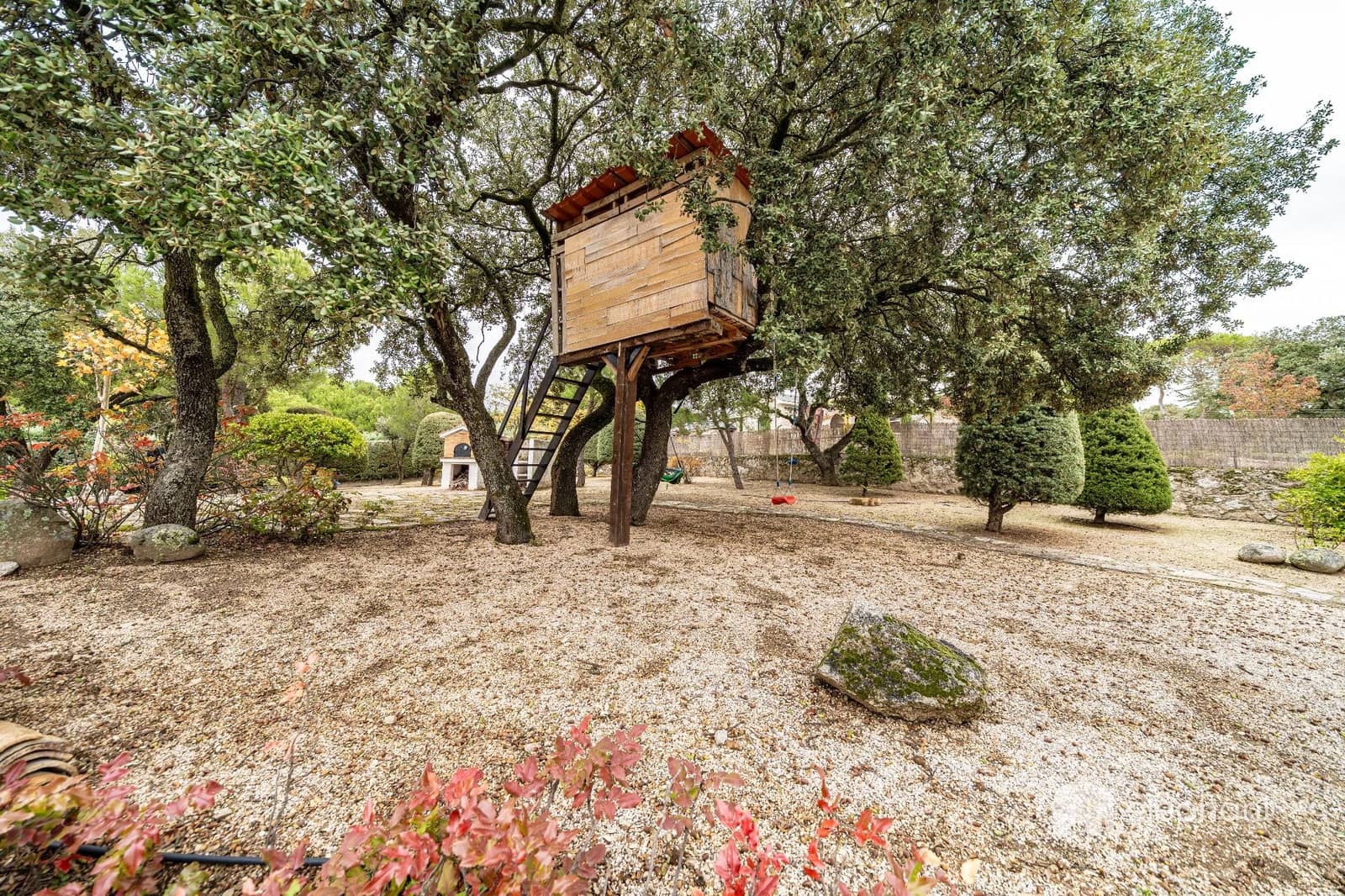 6 bedroom Villa for sale in Torrelodones with pool - € 1,127,000 (Ref: 9419789)