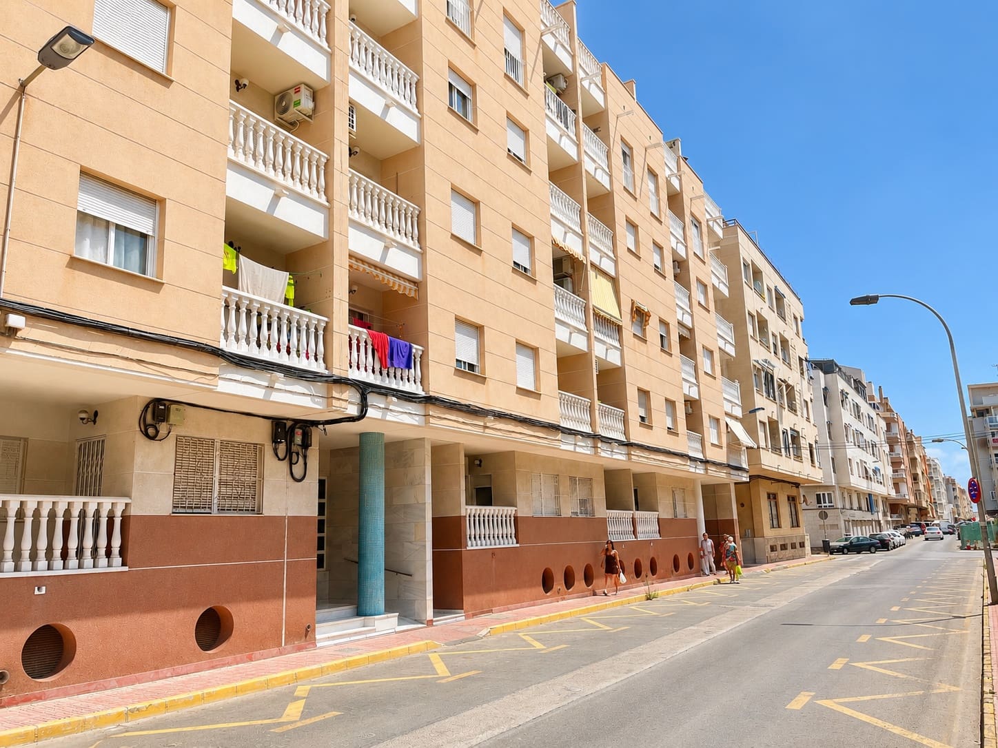 2 soveværelse Strandlejlighed til salg i Torrevieja med swimmingpool garage - € 139.900 (Ref: 10039349)