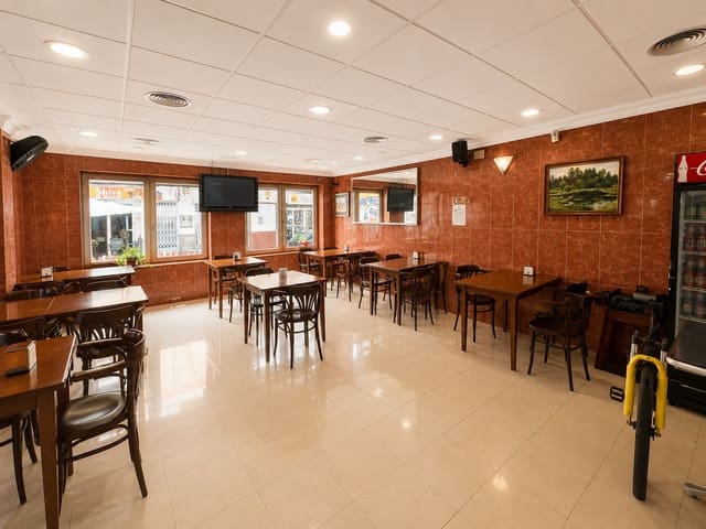 25 soveværelse Hotel til salg i Torrevieja med garage - € 1.500.000 (Ref: 10057135)