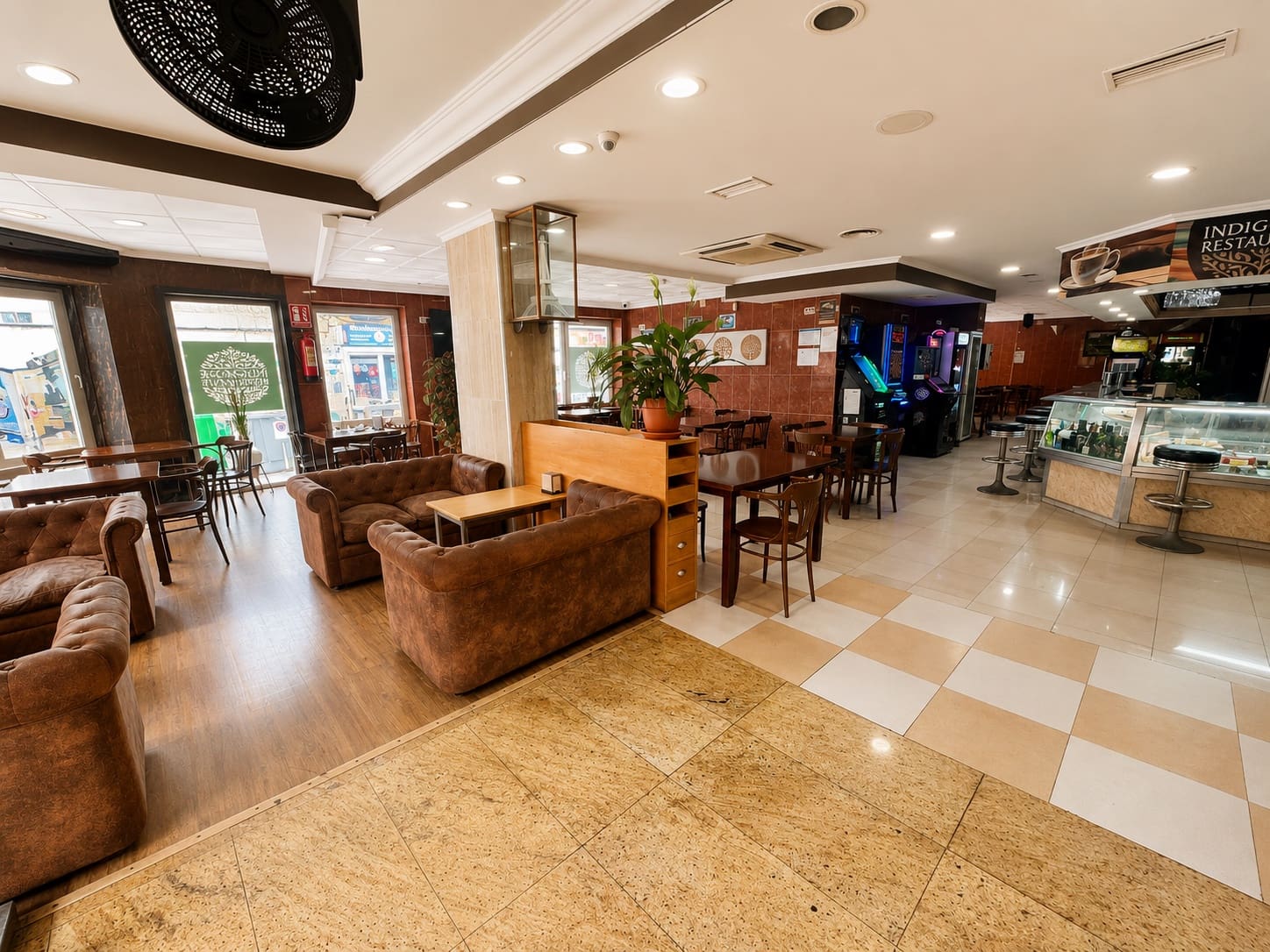 25 soveværelse Hotel til salg i Torrevieja med garage - € 1.500.000 (Ref: 10057135)