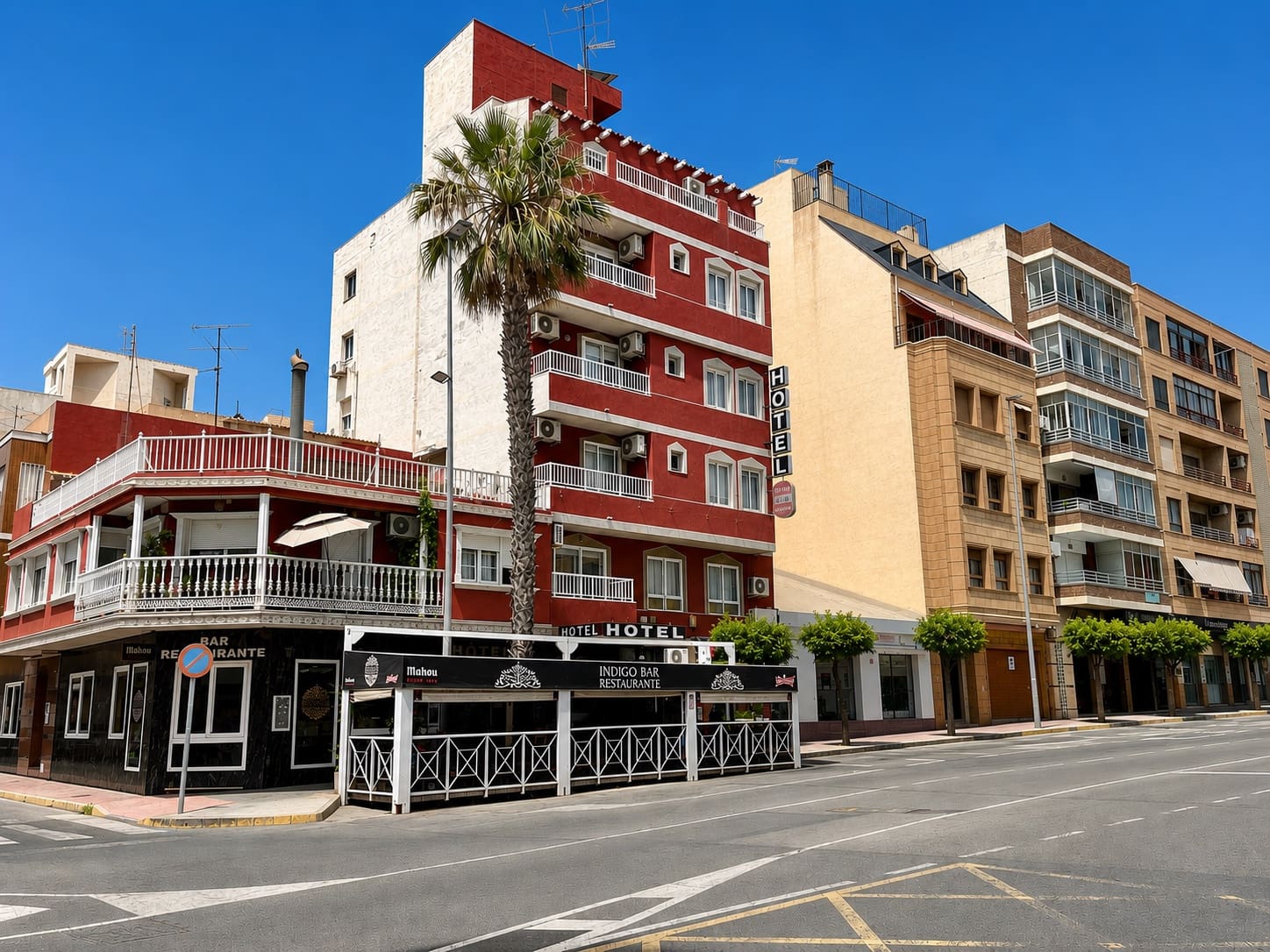 25 soveværelse Hotel til salg i Torrevieja med garage - € 1.500.000 (Ref: 10057135)