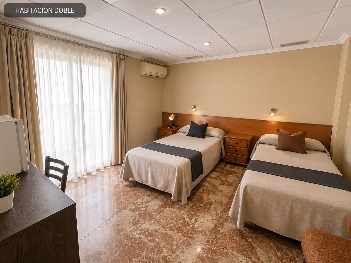 25 soveværelse Hotel til salg i Torrevieja med garage - € 1.500.000 (Ref: 10057135)