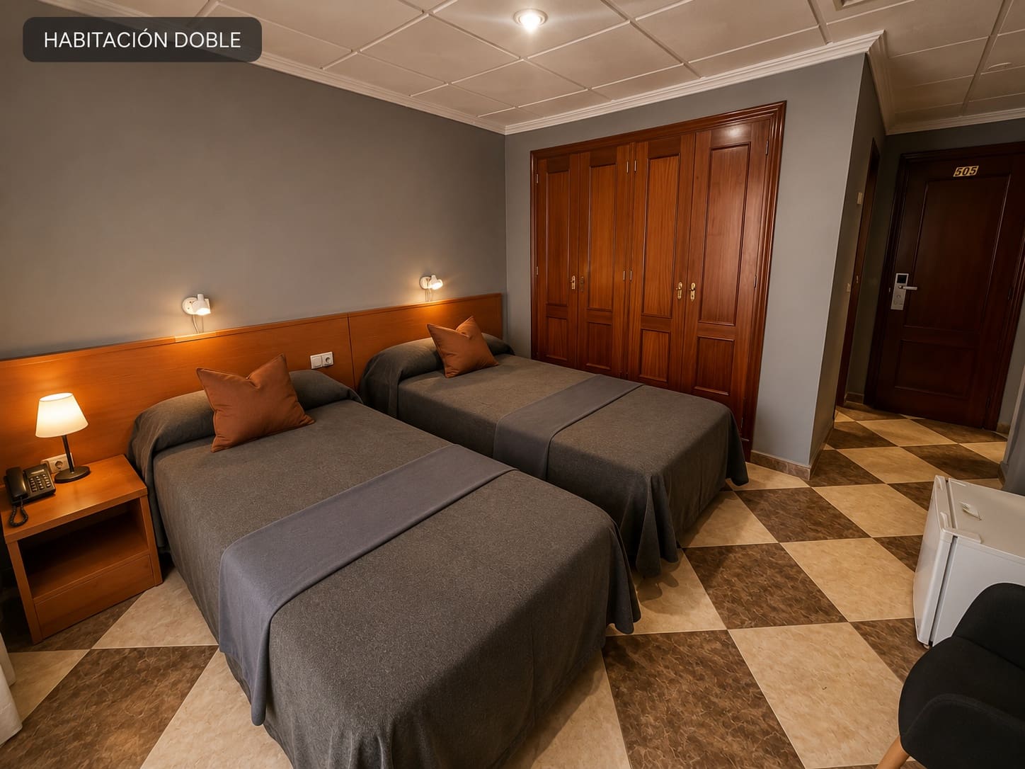 25 soveværelse Hotel til salg i Torrevieja med garage - € 1.500.000 (Ref: 10057135)