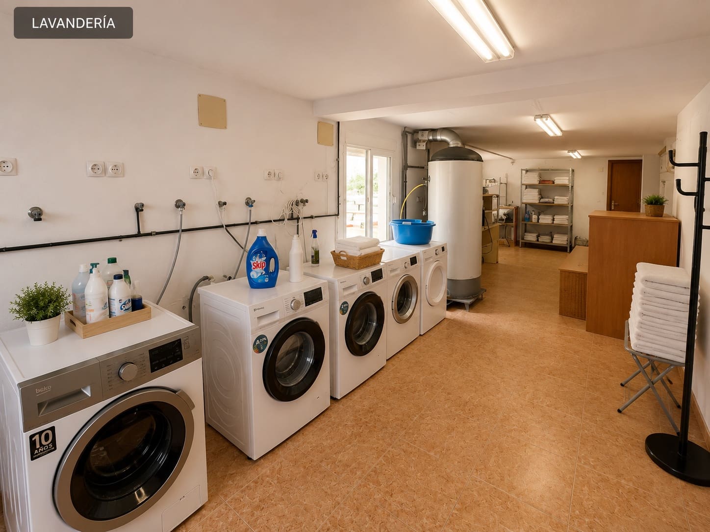 25 soveværelse Hotel til salg i Torrevieja med garage - € 1.500.000 (Ref: 10057135)