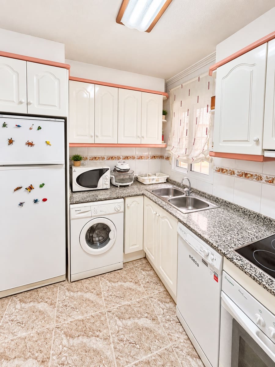 2 bedroom Flat for sale in Torrevieja with garage - € 180,000 (Ref: 10057140)