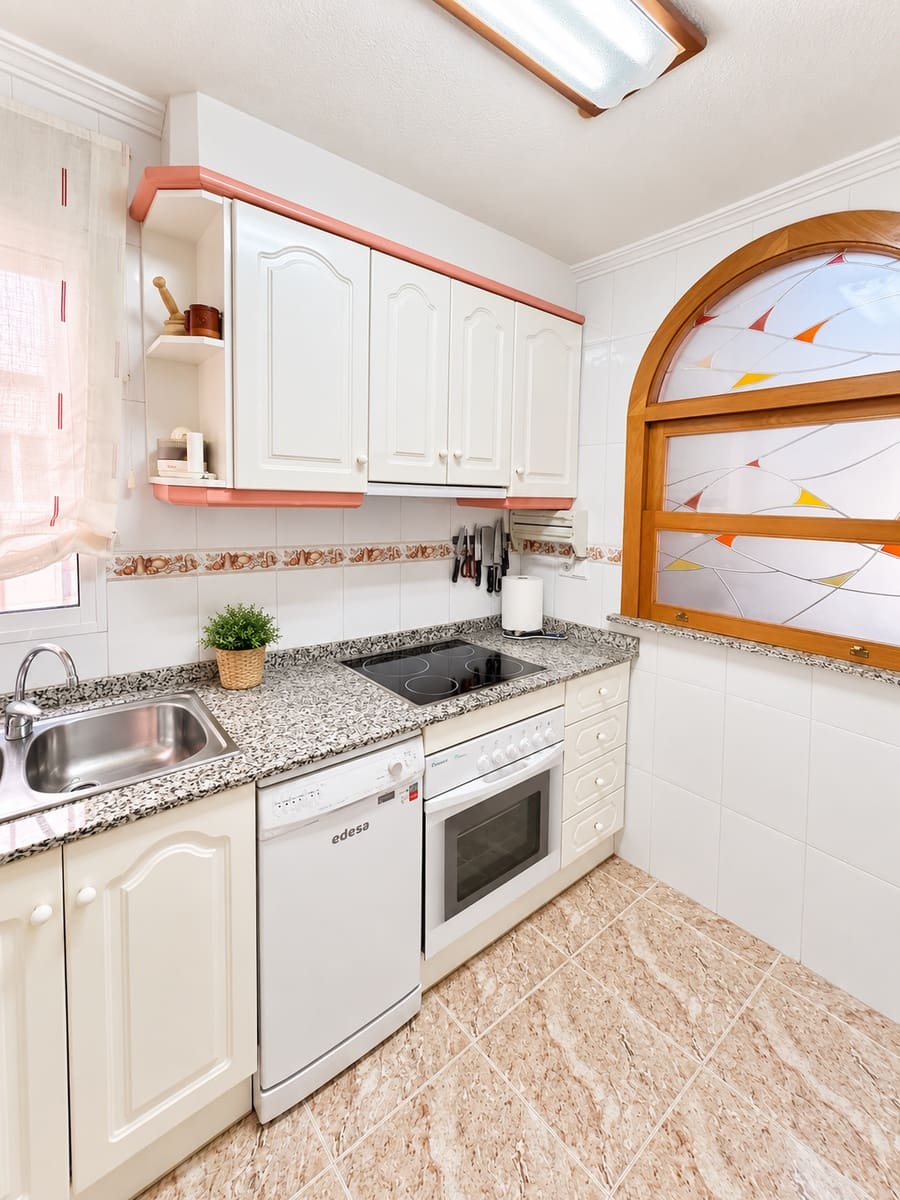 2 bedroom Flat for sale in Torrevieja with garage - € 180,000 (Ref: 10057140)