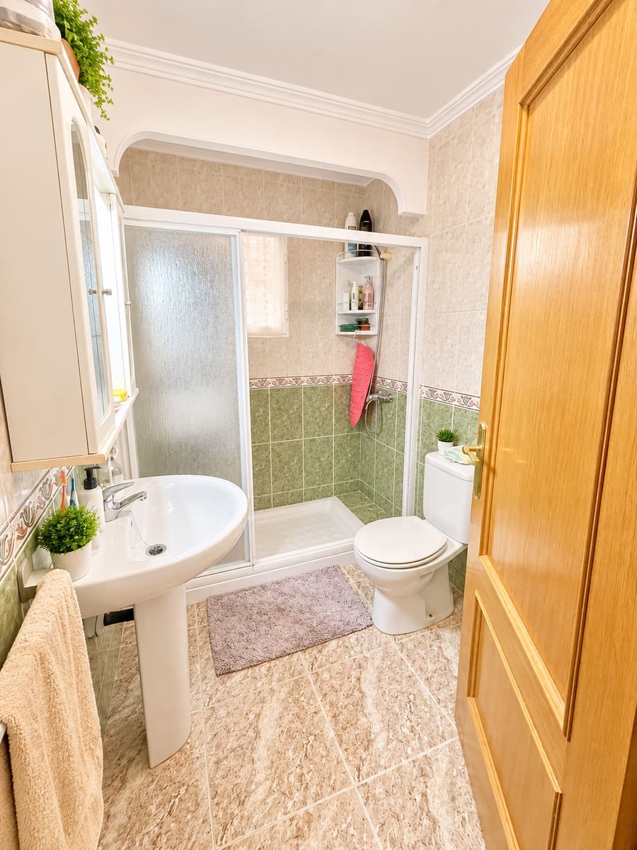 2 bedroom Flat for sale in Torrevieja with garage - € 180,000 (Ref: 10057140)