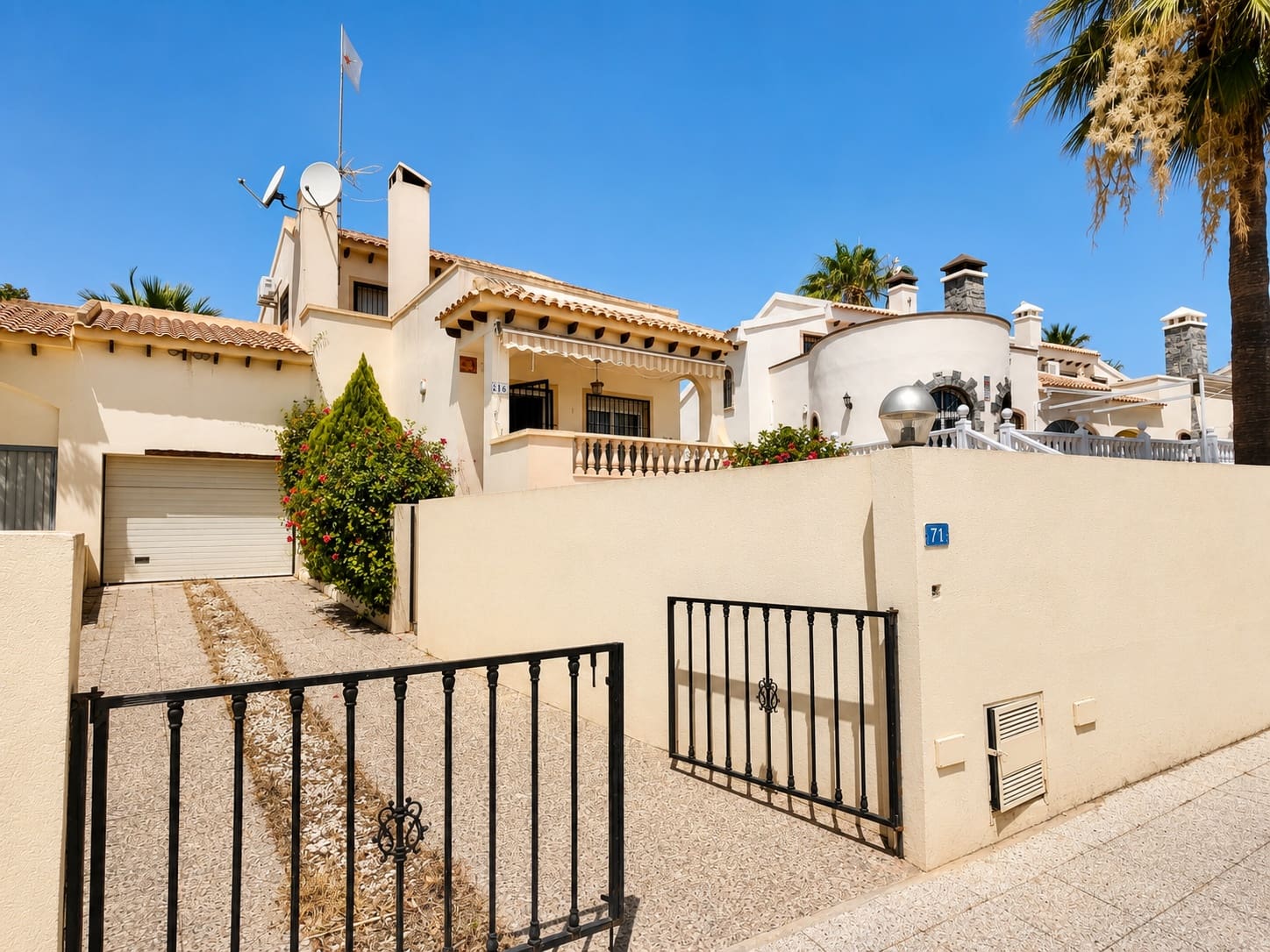 Chalet de 3 habitaciones en Orihuela Costa en venta con piscina garaje - 299.000 € (Ref: 10057142)