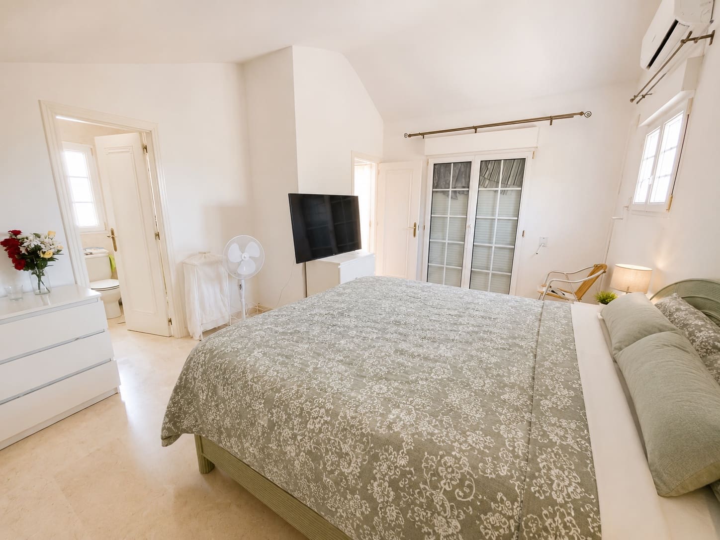 Chalet de 3 habitaciones en Orihuela Costa en venta con piscina garaje - 299.000 € (Ref: 10057142)
