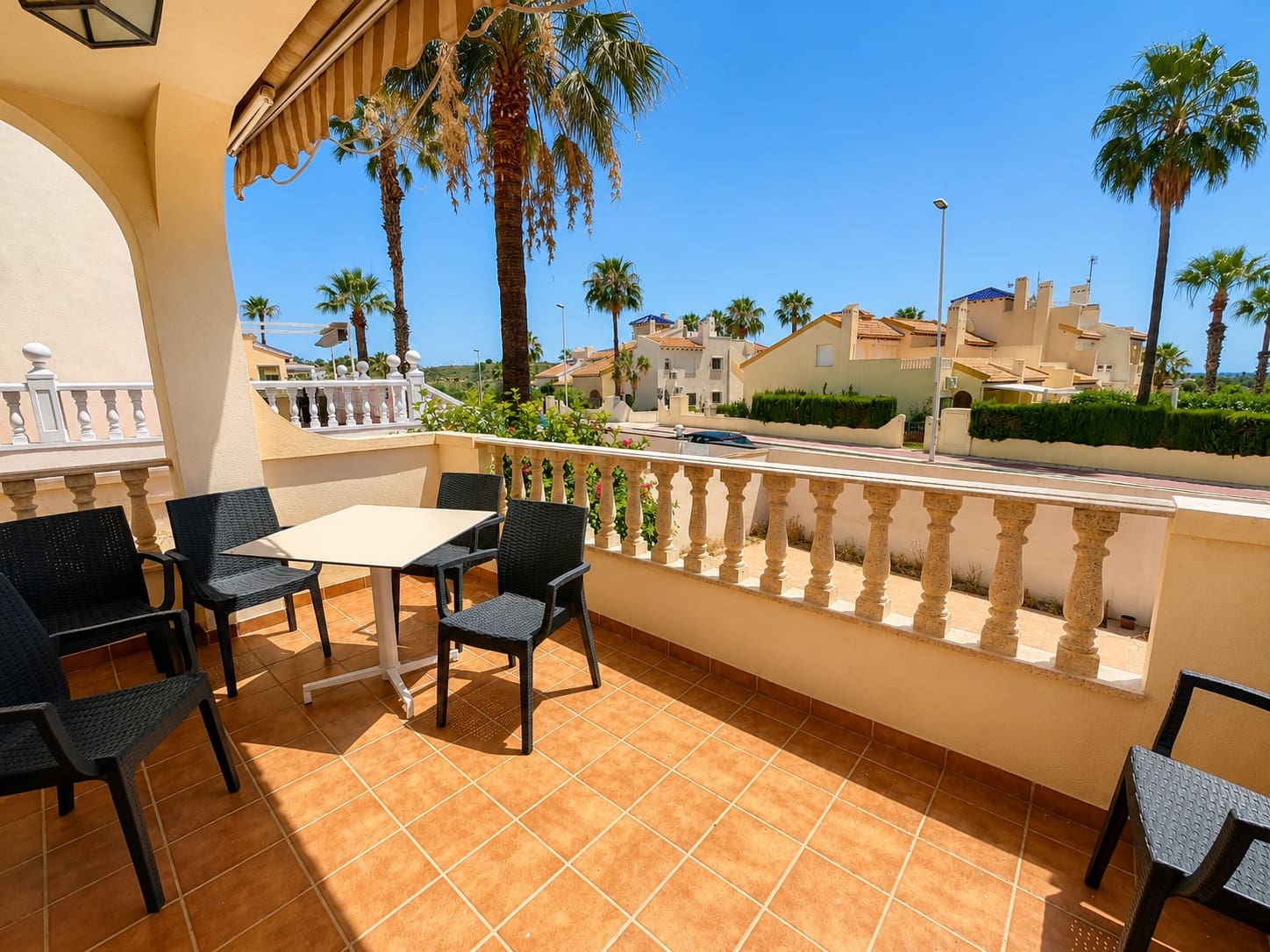 Chalet de 3 habitaciones en Orihuela Costa en venta con piscina garaje - 299.000 € (Ref: 10057142)