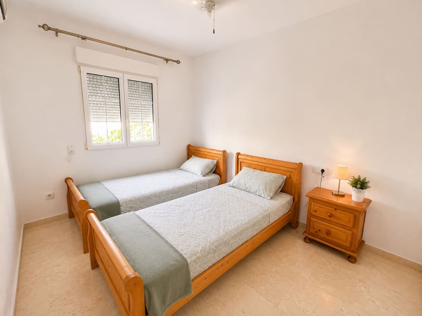 Chalet de 3 habitaciones en Orihuela Costa en venta con piscina garaje - 299.000 € (Ref: 10057142)