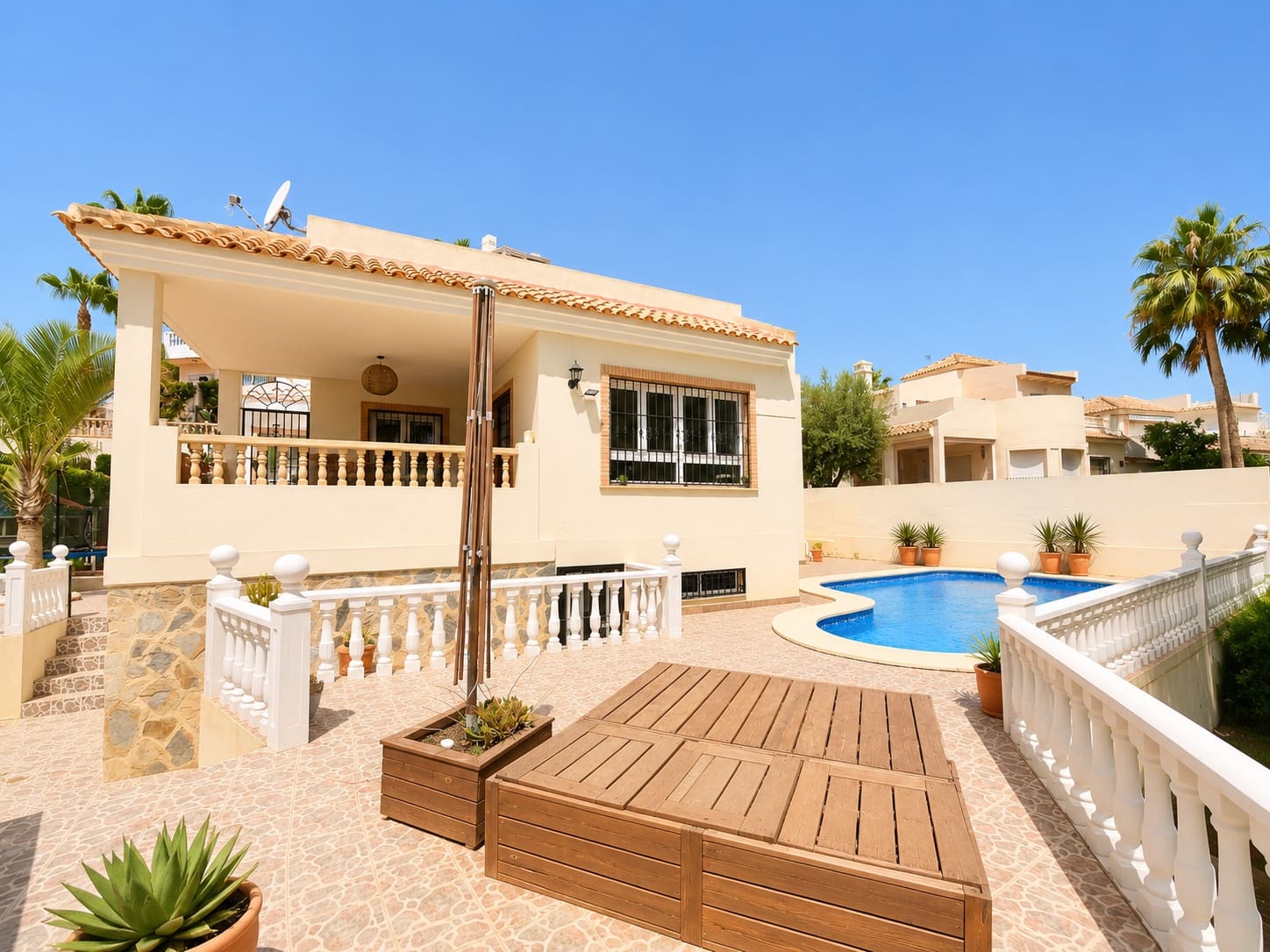 Chalet de 5 habitaciones en Orihuela Costa en venta con piscina garaje - 660.000 € (Ref: 10057143)
