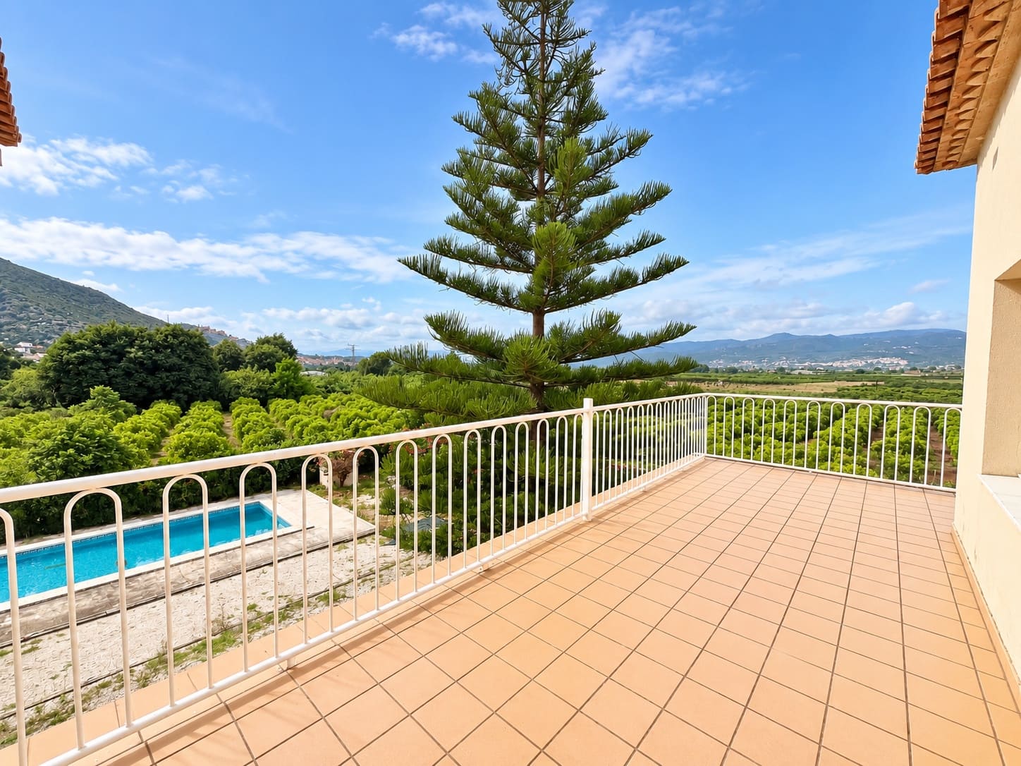 Chalet de 5 habitaciones en Ráfol de Almunia en venta con piscina garaje - 599.000 € (Ref: 10075381)