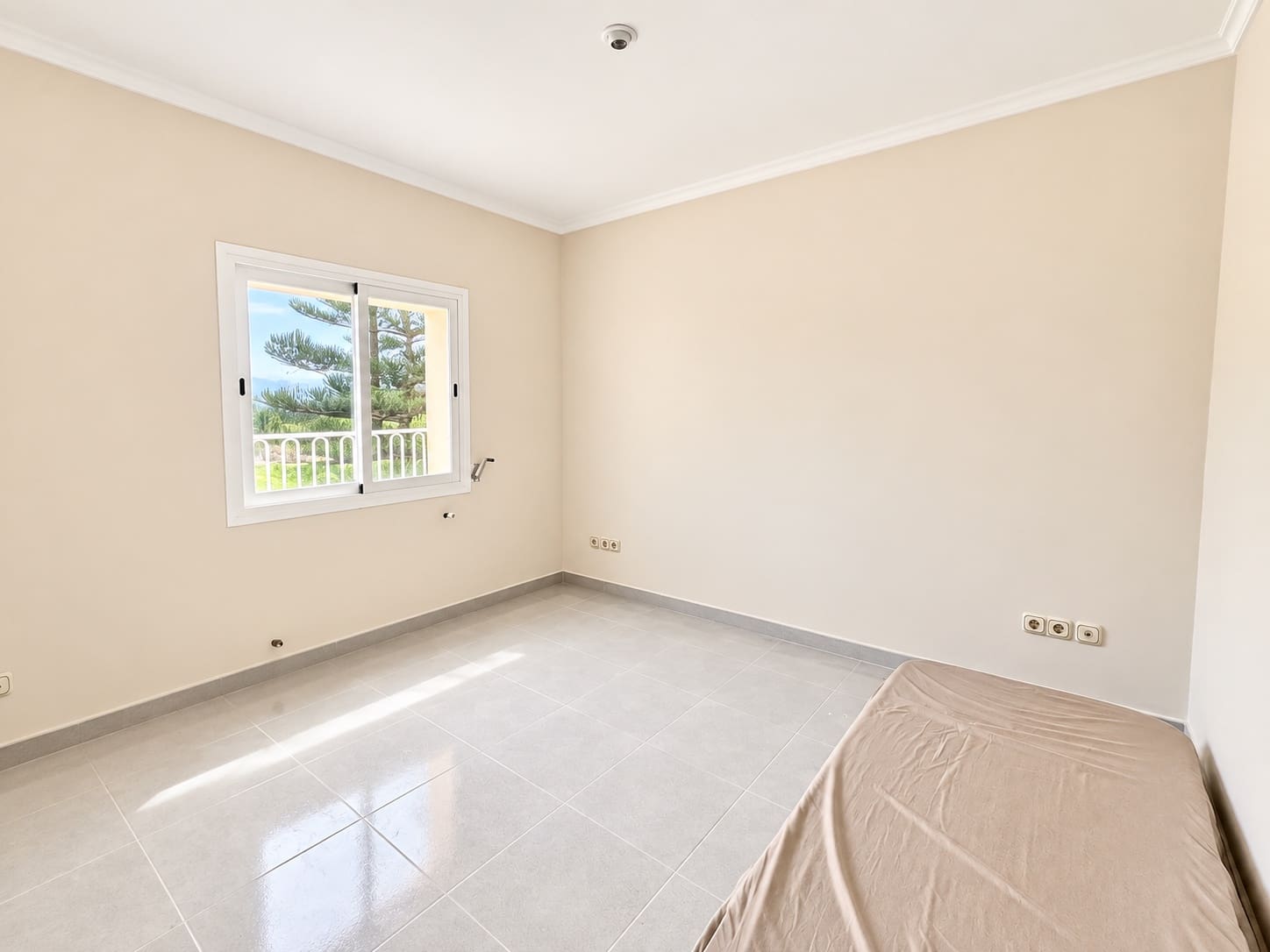 Chalet de 5 habitaciones en Ráfol de Almunia en venta con piscina garaje - 599.000 € (Ref: 10075381)